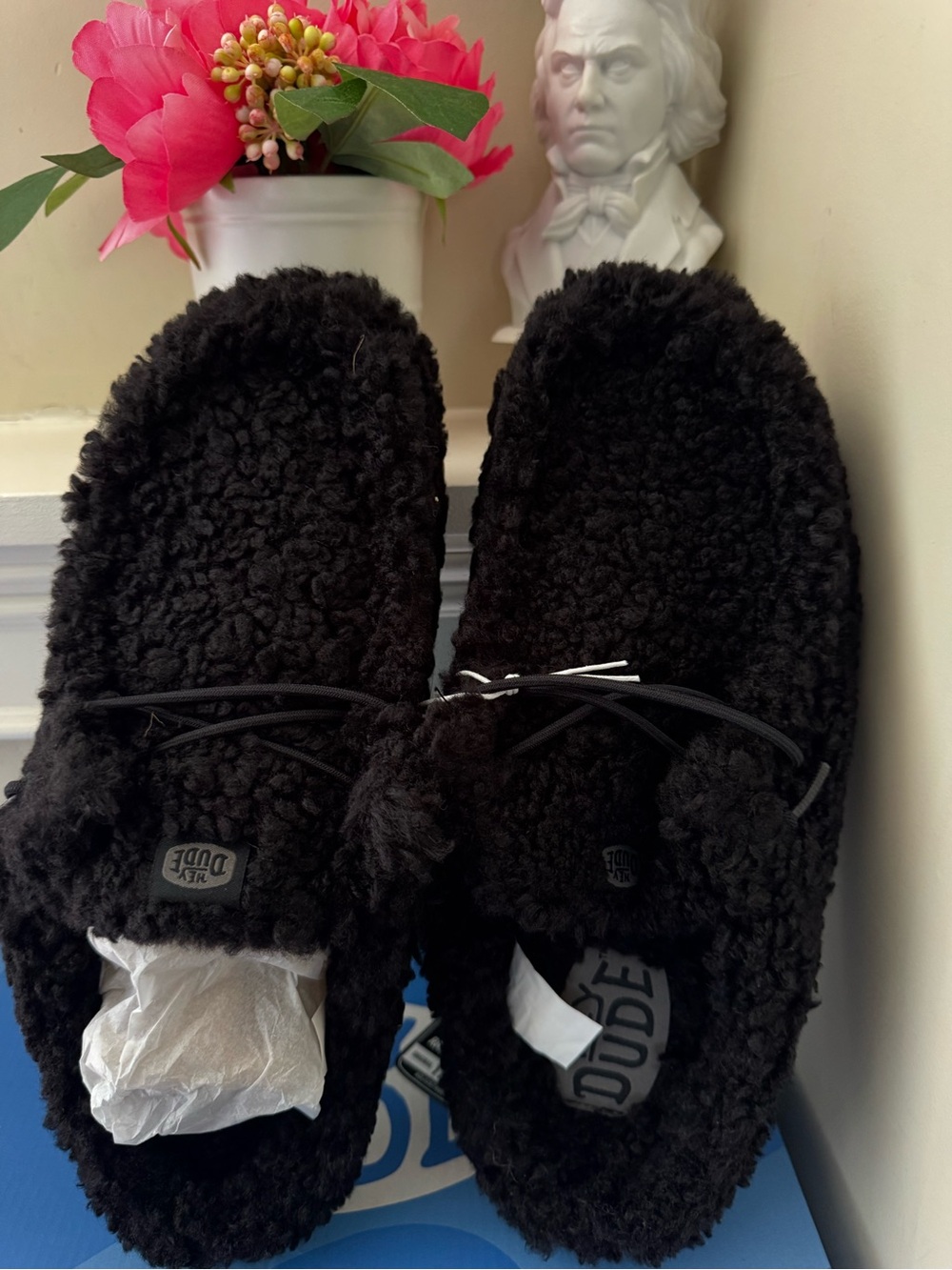 Hey Dude Men’s Wally Black Sherpa Slip-On Slippers
